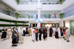 一幅融合贸易立异、人文关怀取行业变化的画卷